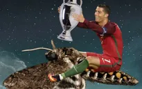 Chú bướm đêm đậu trên mặt Ronaldo gây náo loạn mạng xã hội