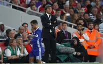 Sắp vô địch Premier League, HLV Conte lại lo "mất việc"