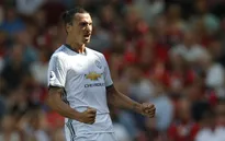Ibrahimovic ở lại Man United thêm một mùa nữa