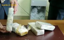 Italy phá mạng lưới buôn ma túy xuyên quốc gia