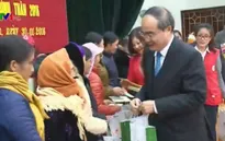 Đồng chí Nguyễn Thiện Nhân tặng quà Tết đồng bào, đối tượng chính sách tỉnh Nam Định