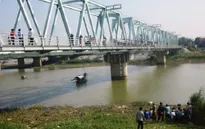 Cứu cô gái nhảy cầu tự tử, hai thanh niên đuối nước thương tâm