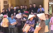 Hội Chữ thập đỏ Việt Nam cứu trợ người dân vùng lũ Hà Tĩnh
