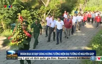 Đoàn đua xe đạp dâng hương tưởng niệm Đại tướng Võ Nguyên Giáp
