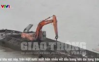 Hà Nội: Xác minh thông tin đổ hợp chất nghi là chất thải xuống sông Hồng