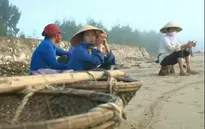 Đời góa bụa đầy nước mắt của người phụ nữ làng chài