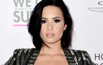 Không thể rời xa mạng xã hội, Demi Lovato trở lại sau 24 giờ
