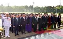 Đoàn đại biểu Quốc hội khóa XIV vào lăng viếng Chủ tịch Hồ Chí Minh