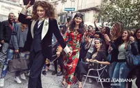 Dàn chân dài của Dolce & Gabbana gây náo động đường phố Italy