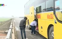 Đón, trả khách trên cao tốc - nguy hiểm khôn lường