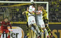 Vòng 16 Bundesliga: Hòa chật vật Augsburg, Dortmund khó đuổi kịp Bayern