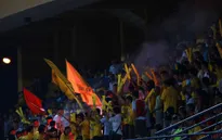Hà Nội T&T bị phạt 20 triệu đồng vì khán giả đốt pháo sáng