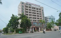 Bệnh viện nợ lương 8 tháng, nhân viên y tế đình công