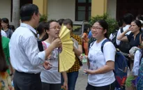 Hàng nghìn thí sinh bước vào kỳ thi tuyển lớp 10 THPT chuyên Ngoại ngữ