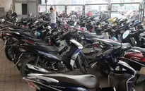 Bãi gửi xe tự phát tại TP.HCM đồng loạt tăng giá kỳ nghỉ lễ 30/4