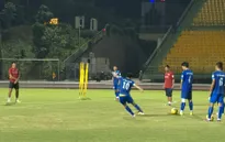 ĐT Việt Nam và CLB Avispa Fukuoka có buổi tập đầu tiên tại Cần Thơ