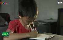 Tương lai nào cho cậu học trò nghèo có bố thần kinh, mẹ bị khuyết tật nặng