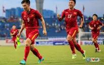 Lê Công Vinh tự hào đứng cạnh Ronaldo, Messi