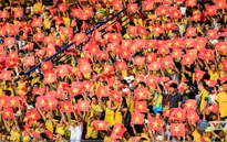 Ảnh: CĐV cuồng nhiệt, cháy hết mình, SLNA vẫn nhận thất bại tại Hàng Đẫy trước Hà Nội T&T