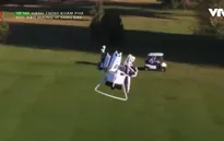 Máy bay không người lái mang gậy golf