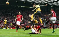 VIDEO: Giroud hóa người hùng cứu nguy Arsenal tại Old Trafford vào phút chót