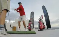 Thử thách đánh Golf từ tòa nhà cao 153m