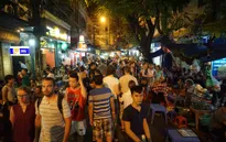 Gỡ bỏ "giờ giới nghiêm" - Đòn bẩy cho du lịch Hà Nội