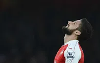 Henry "sửa lưng" Arsene Wenger vì dùng sai Giroud