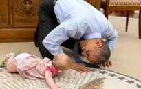 Những khoảnh khắc tuyệt vời của Tổng thống Mỹ Obama với các em nhỏ