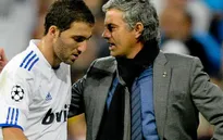Nghe lời thầy cũ, Higuain đống ý tới Man Utd