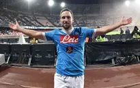 "Kẻ phản bội" Higuain bất ngờ tố ngược chủ tịch Napoli
