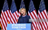 Bà Hillary Clinton chỉ trích quyết định điều tra của FBI