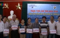 Gần 500 triệu đồng hỗ trợ tàu cá đánh bắt xa bờ rủi ro gặp nạn