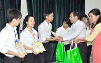 Xét cấp 400 suất học bổng khuyến tài Phạm Văn Đồng cho sinh viên