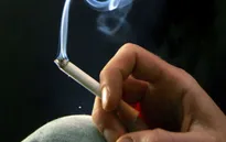 Người hút thuốc lá có thể mất toi... 20 năm tuổi thọ