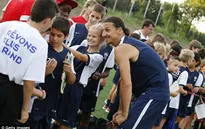 Đội bóng mơ vô địch Ngoại hạng Anh hãy chiêu mộ Ibrahimovic!