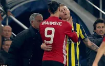 Ibrahimovic suýt nhận thẻ đỏ vì hành vi bạo lực