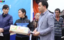 Quỹ Tấm lòng Việt trao quà cho tiểu thương chợ Phủ Lý sau vụ hỏa hoạn đêm 30/12
