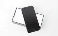 Trên tay iPhone 7 Jet Black, giá hơn 30 triệu VNĐ