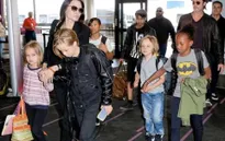 Cậu bé khu ổ chuột Campuchia được Angelina Jolie và Brad Pitt nhận nuôi