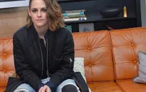 Sao phim 'Chạng vạng' Kristen Stewart: Nam giới ở Hollywood kiếm nhiều hơn là điều 'hợp lý'