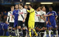 Chelsea và Tottenham nhận án phạt kỉ lục từ FA