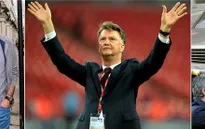CHÍNH THỨC: Man Utd sa thải HLV Van Gaal