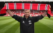 HLV Mourinho đã hứa những gì trong ngày đầu làm việc ở Man Utd?