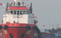 Cảnh sát biển cứu tàu cá và 8 ngư dân trôi dạt 5 ngày trên biển