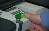 Lấy dấu vân tay tất cả người nước ngoài nhập cảnh vào Nga