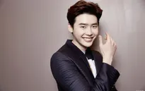 Lee Jong Suk hết mình ủng hộ Huyền thoại biển xanh