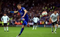 Jamie Vardy lần đầu sút hỏng phạt đền trong ngày nhận cúp vô địch