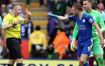 Leicester City lâm nguy: Vardy bị FA phạt nặng vì gây sự với trọng tài