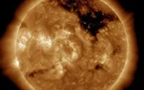 NASA phát hiện lỗ đen khổng lồ trên bề mặt của Mặt Trời